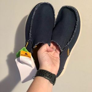 NWT Crocs Shoes (Sz. 9)